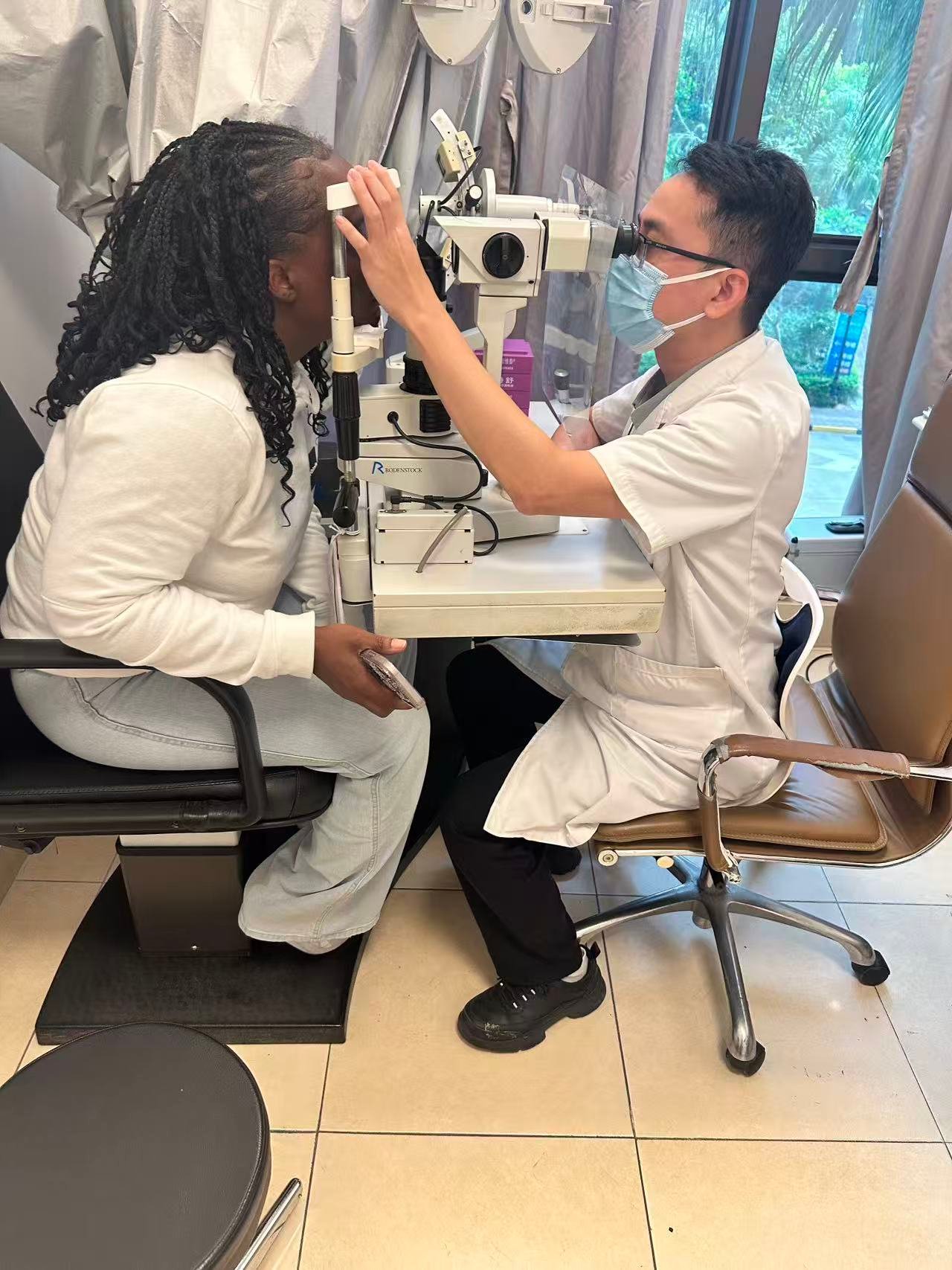 An eye examination during the couple’s hospital visit