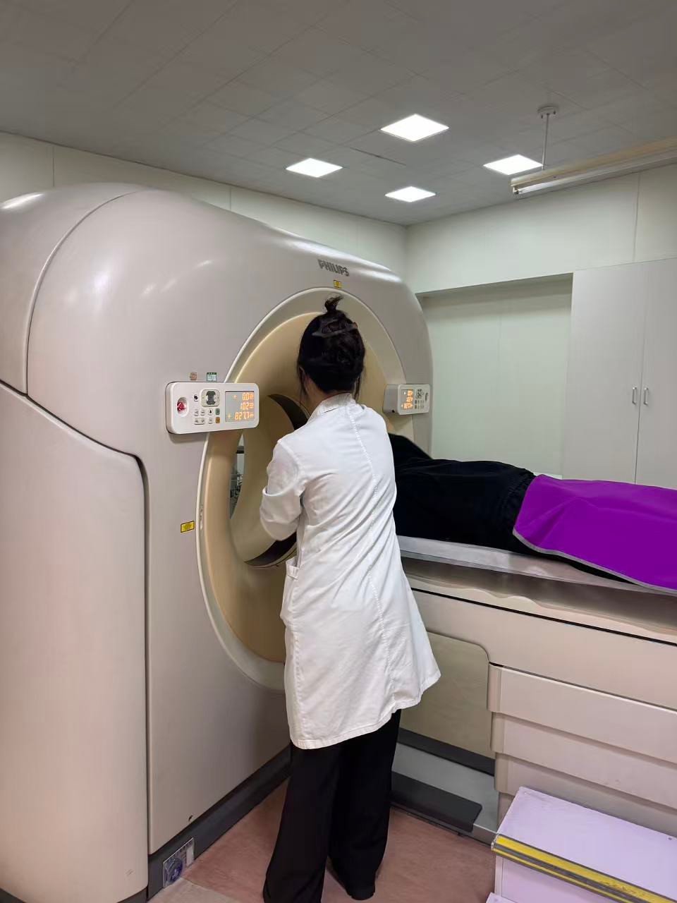 Hospital staff assisting during a visit to an imaging room