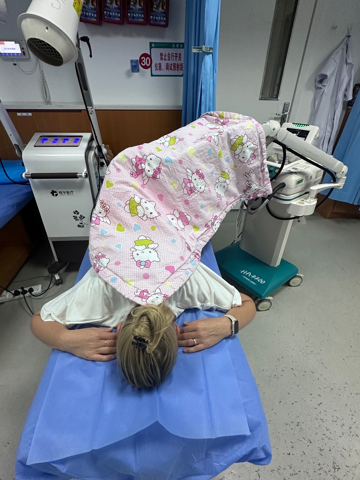 Andrea during the TCM experience in Shenzhen